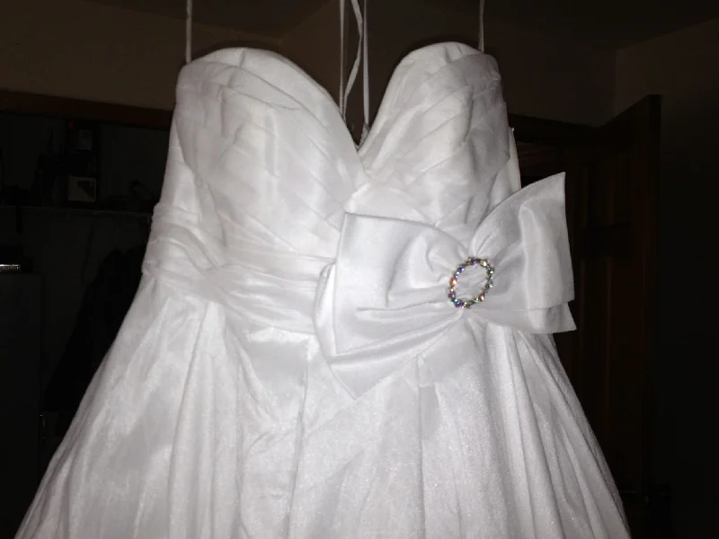 Buy Now David's Bridal David's Bridal Galina Size 4