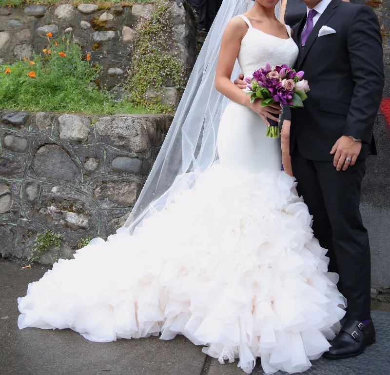 Unbeatable Prices Vera Wang Georgette Mermaid Gown