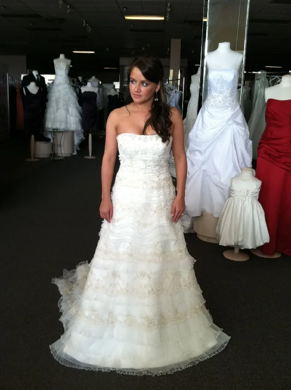 Price Blitz Oleg Cassini Strapless Lace and Tulle Slim Gown