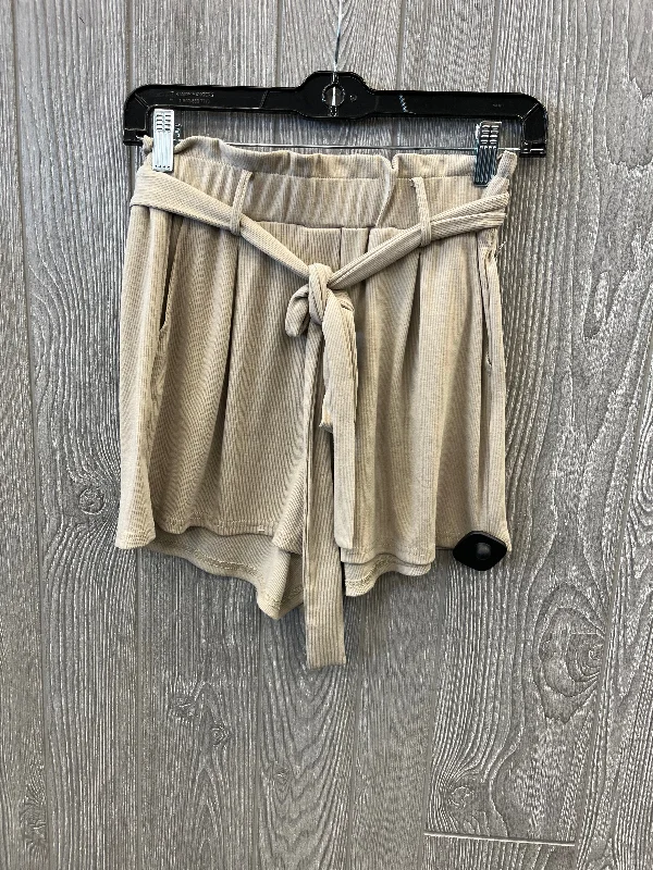 Discount Deals Shorts By L Love In Beige, Size: 6